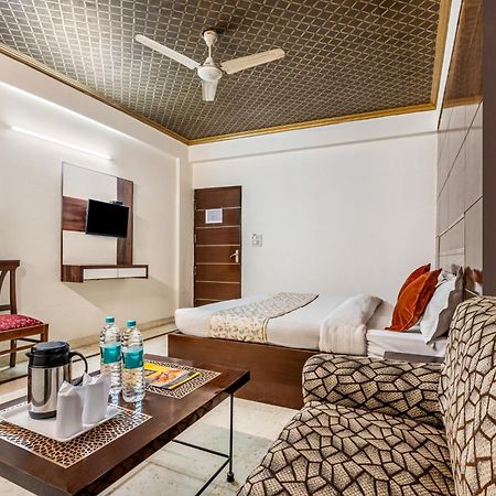 Hotel Nice Palace Delhi  Eksteriør billede