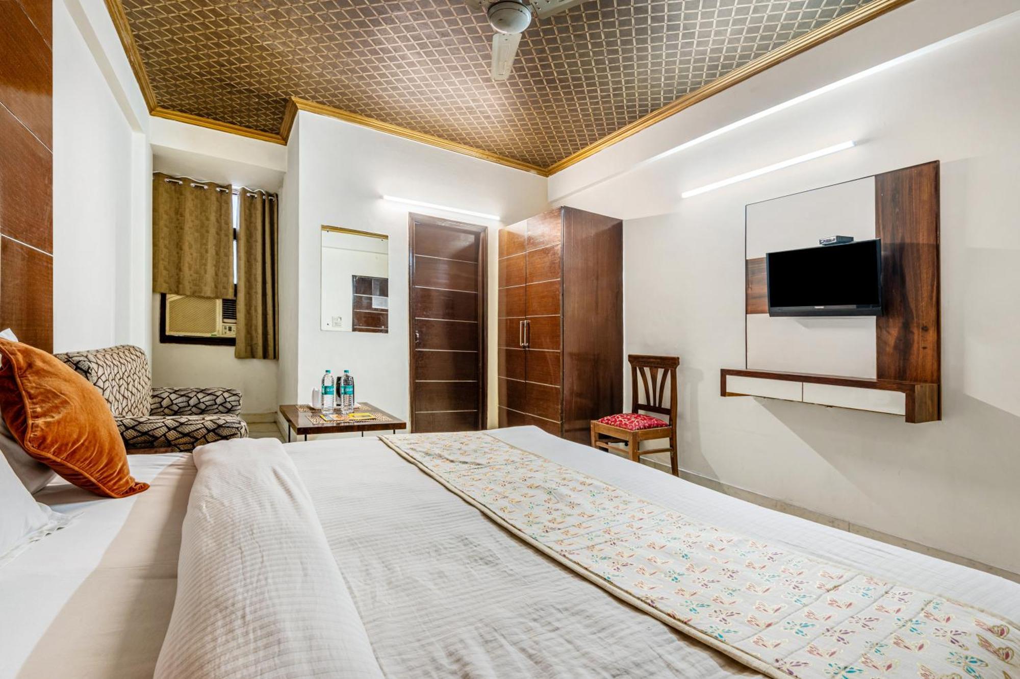 Hotel Nice Palace Delhi  Eksteriør billede