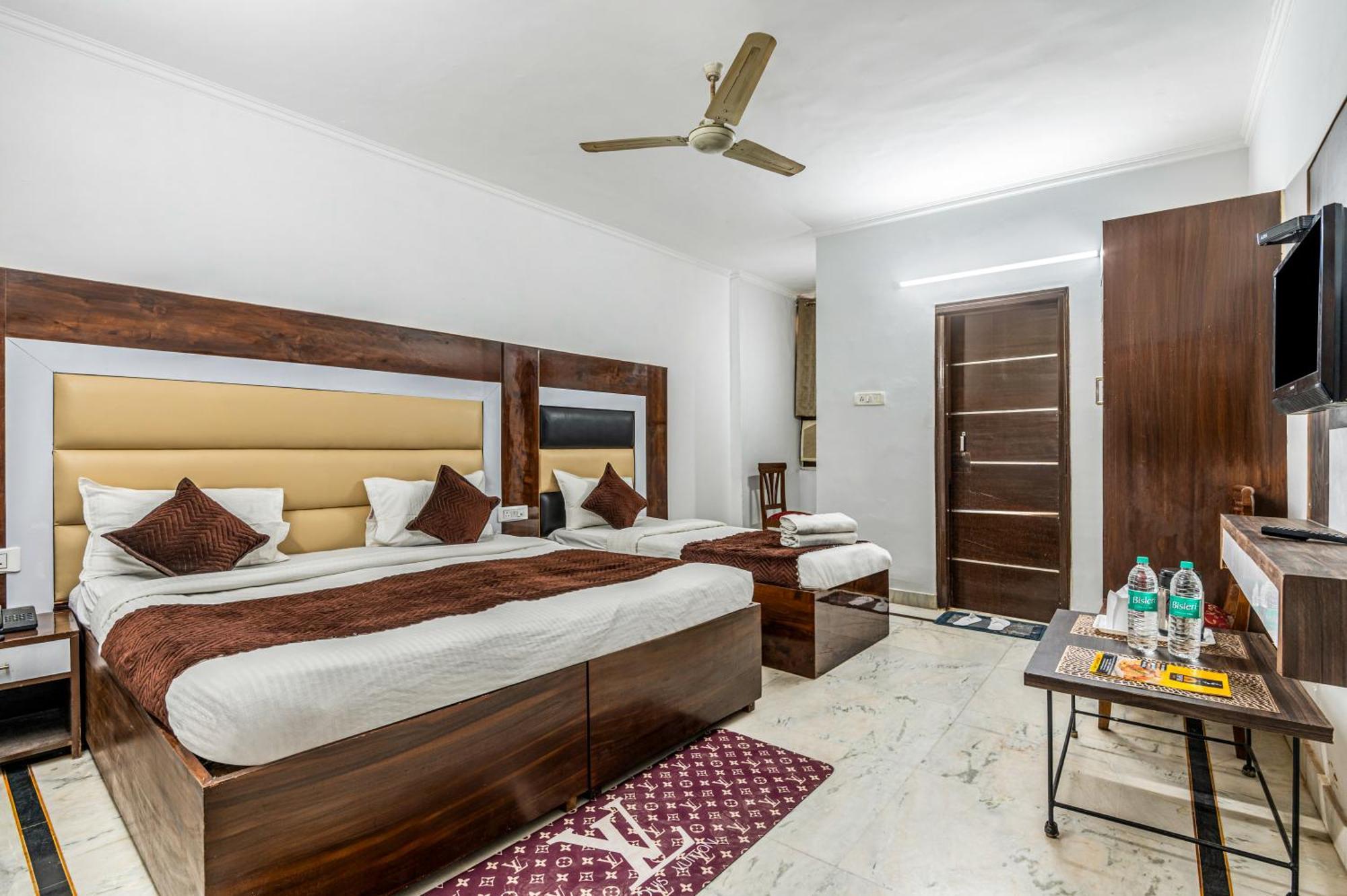 Hotel Nice Palace Delhi  Eksteriør billede