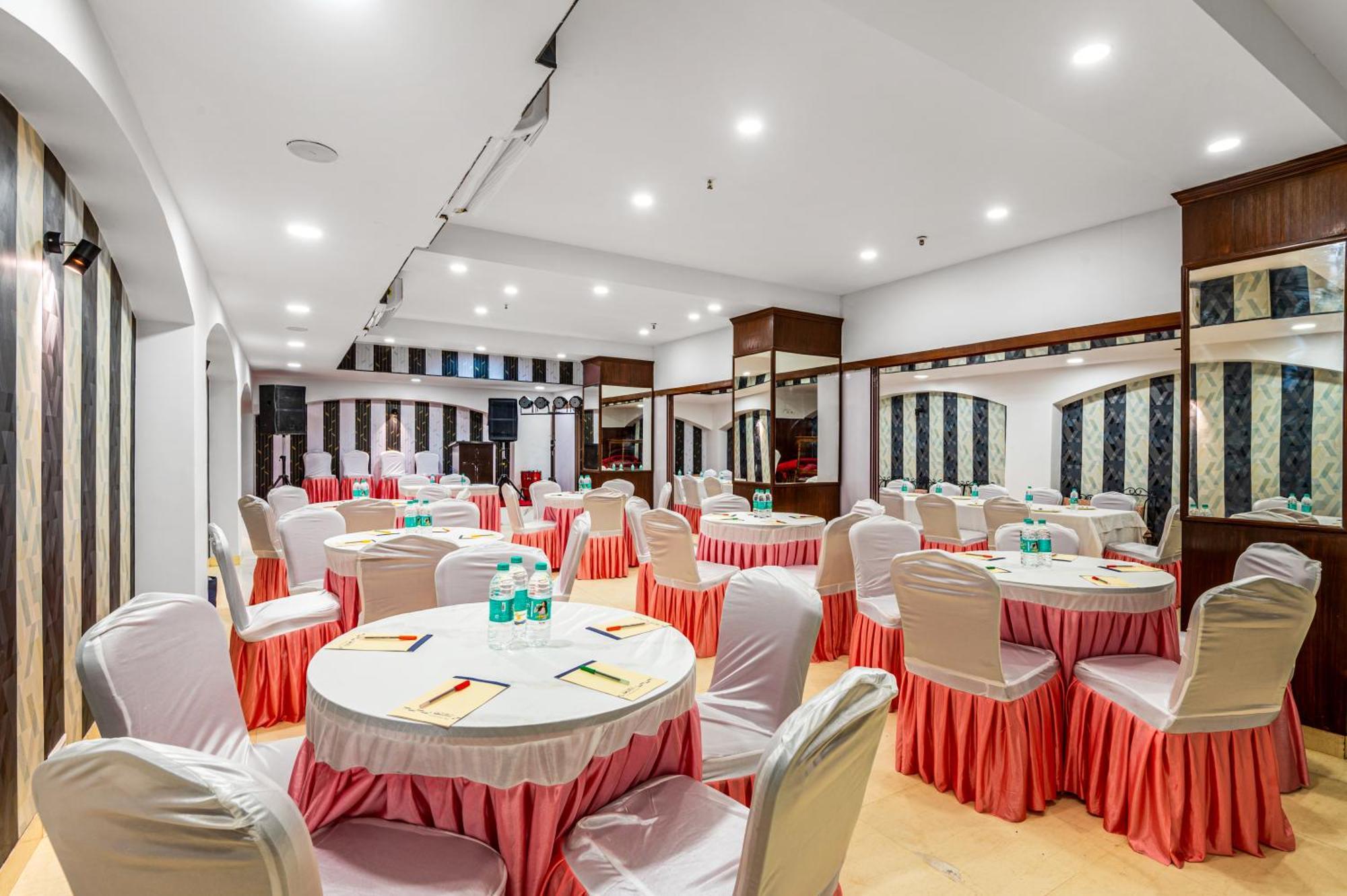 Hotel Nice Palace Delhi  Eksteriør billede