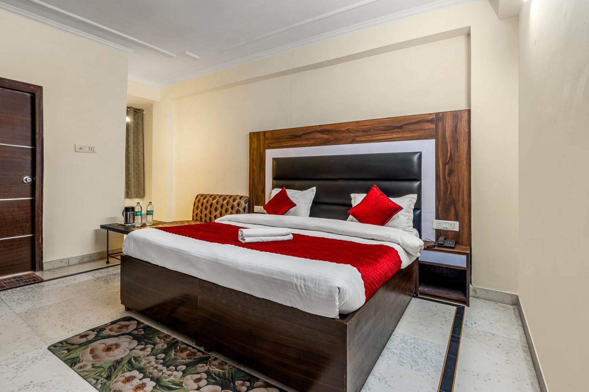 Hotel Nice Palace Delhi  Eksteriør billede