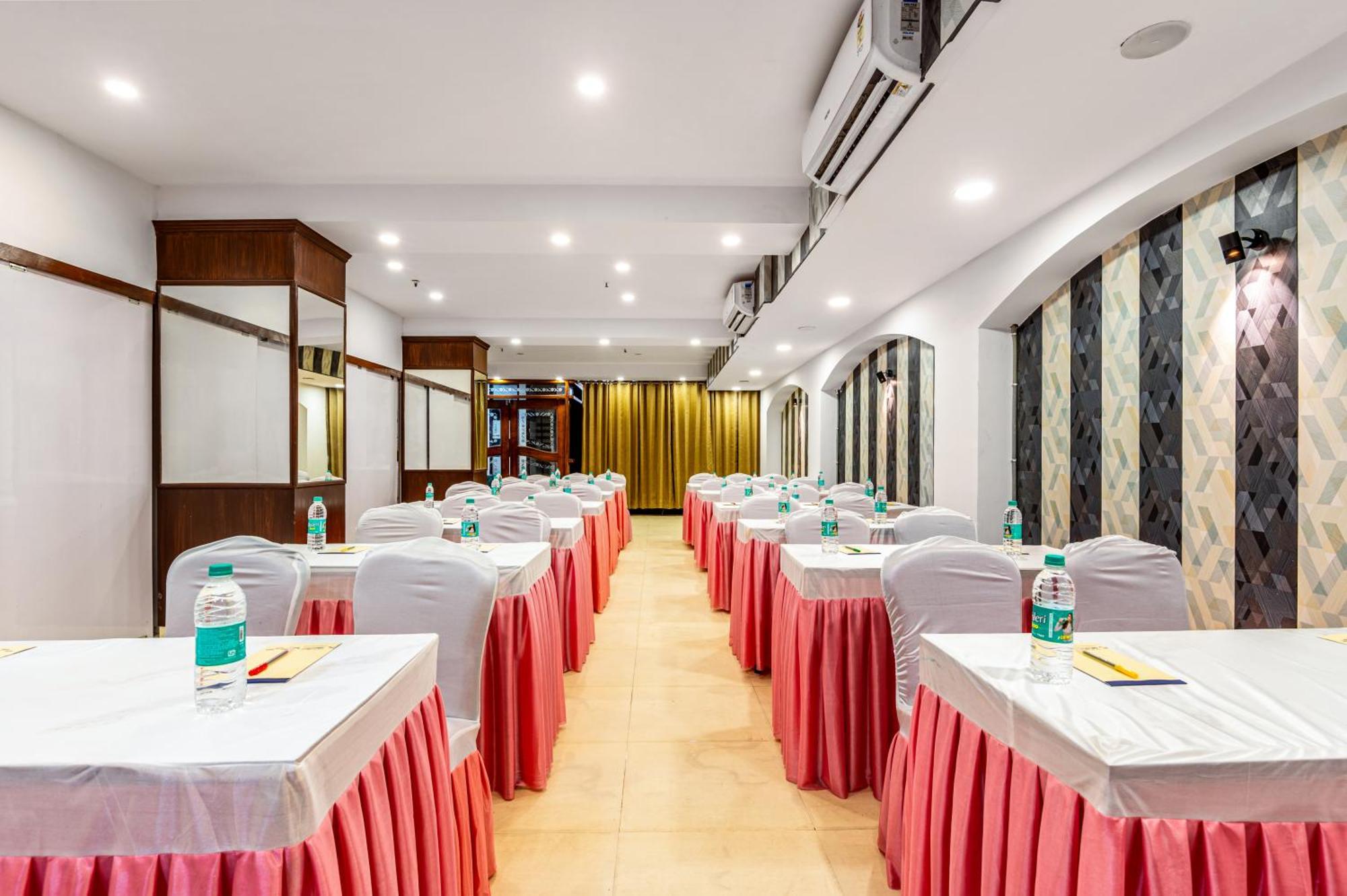 Hotel Nice Palace Delhi  Eksteriør billede