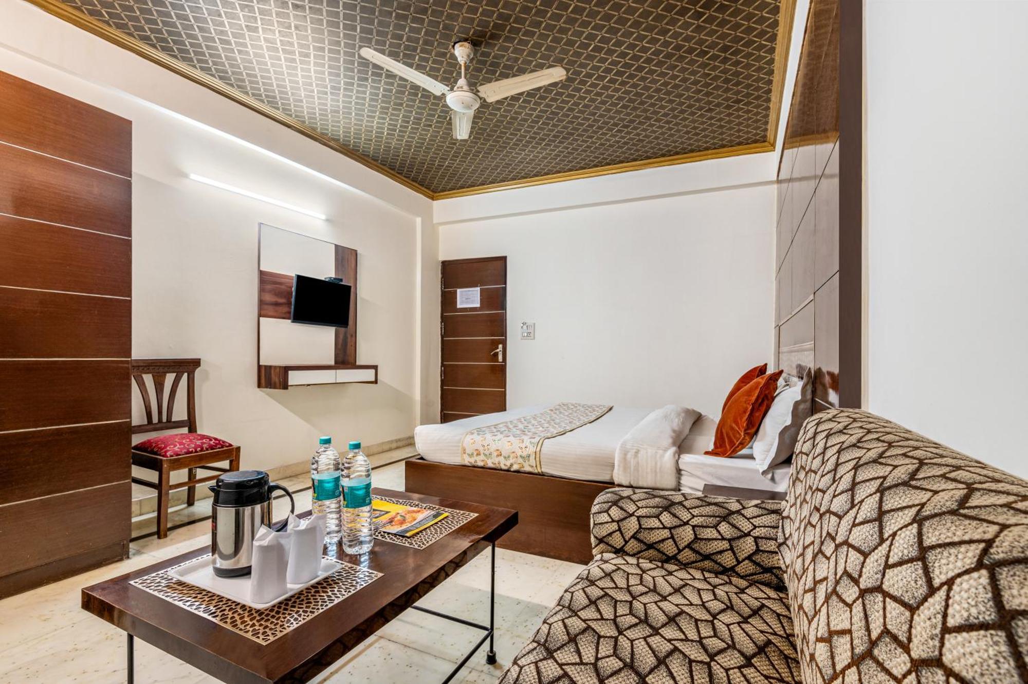 Hotel Nice Palace Delhi  Eksteriør billede