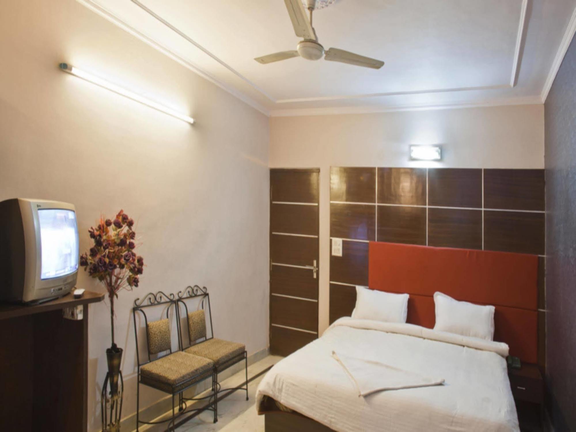 Hotel Nice Palace Delhi  Eksteriør billede